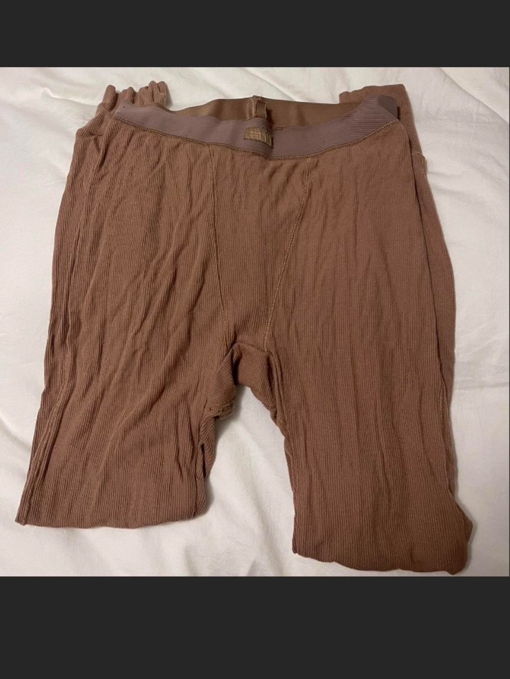 SKIMS Ribbed Mid-Thigh Leggings in Brown